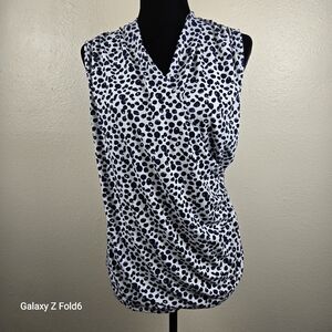 41 Hawthorn White and Navy Sleeveless Surplice Drape Blouse